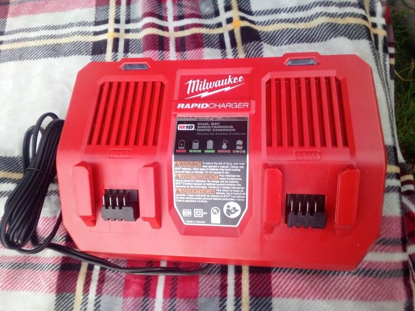 Milwaukee M18 Dual Bay Simultaneous Rapid Charger