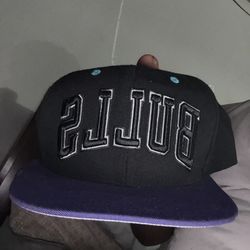 Bulls snap back hat