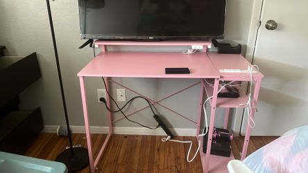 Pink gamer desk NEEDS GONE ASAP