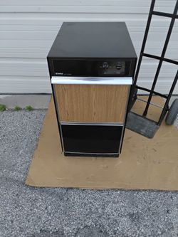 Nice Sears Kenmore Commercial Grade Ice Cube Machine Maker OEM Plus Large Ice Scooper.