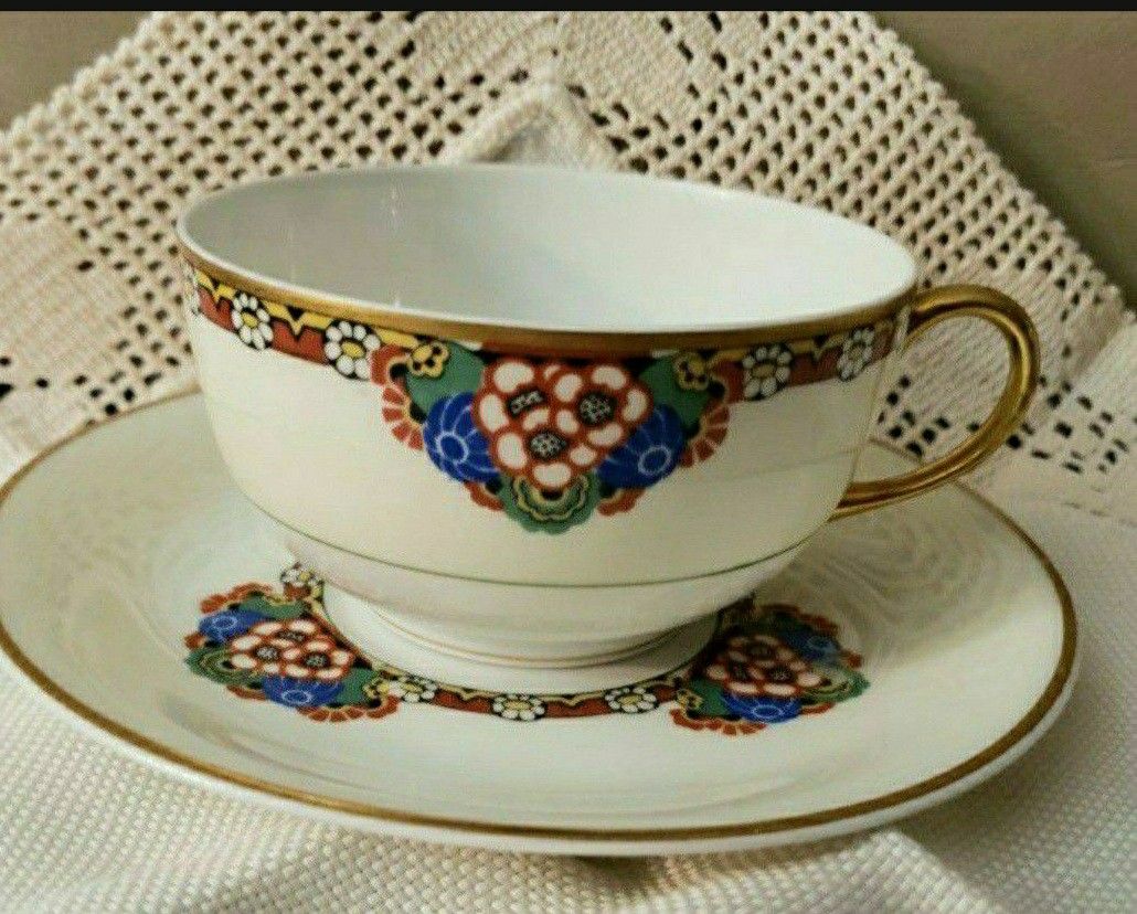 Beautiful Fine China TEACUP & SAUCER! 
