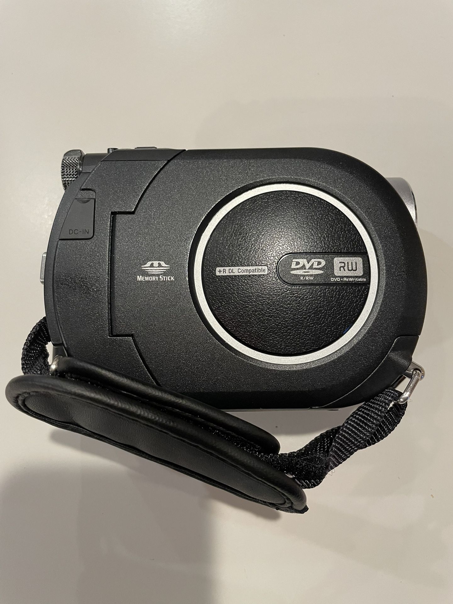 Sony DCR-DVD610 Handycam 40x Optical Zoom