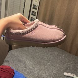 Pink uggs