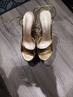 ONLY MAKER GOLD PLAT FORM SANDALS SIZE 11