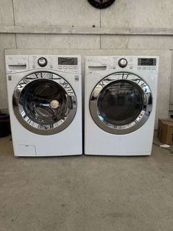 LG Washer And Gas Dryer Laundry Set