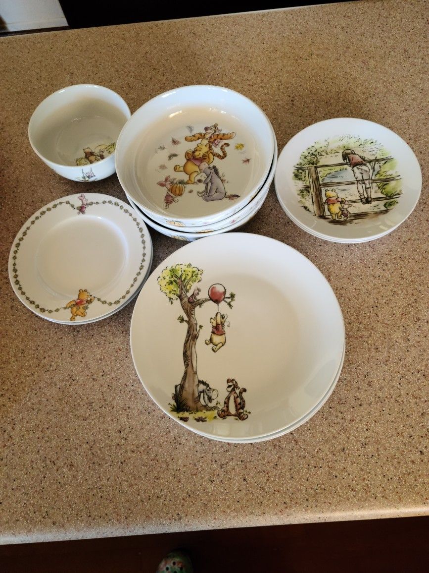 Winnie The Pooh Dinnerware Dishes Plates Bowls 95 Years Of Exploring Falling Leaves Daisy Chain