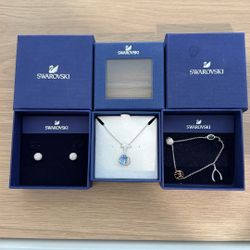 Set Swarovski original – Collar, aretes y pulsera (con estuches)