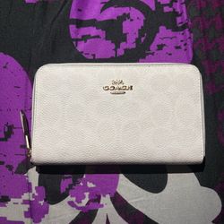 New never used COACH wallet