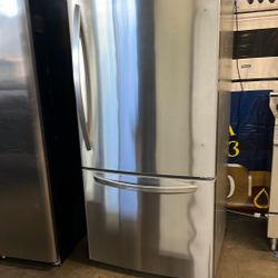 LG 33”WIDE STAINLESS STEEL BOTTOM FREEZER 