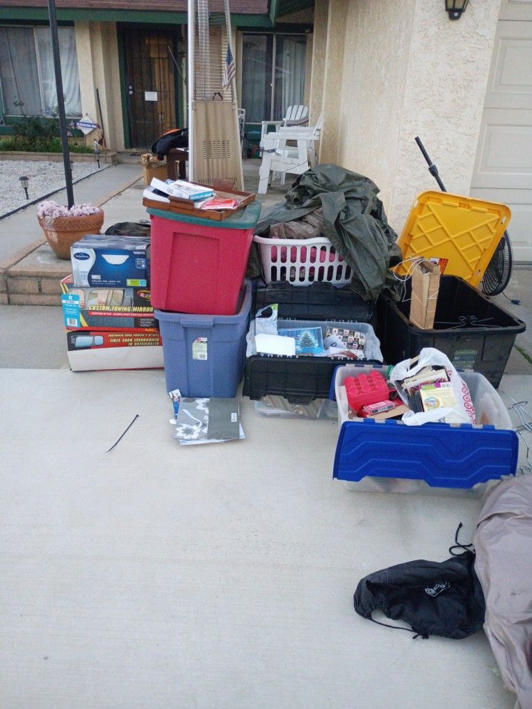 HUGE YARD SALE LOT EVERYTHING IS INCLUDED