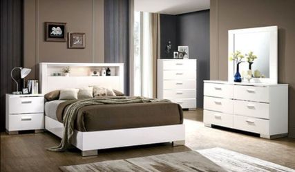 Brand New White 4pc Queen Bedroom Set (Available in California & Eastern King)