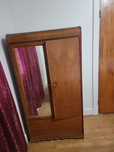 ARMOIRE