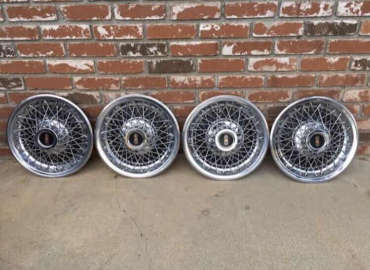 Oldsmobile Cutlass Supreme Chrome Hubcaps