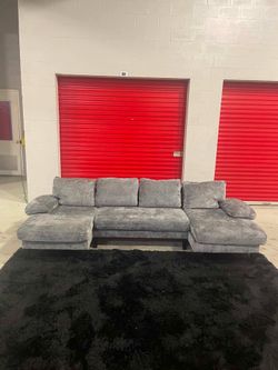 Small U shape Sectional Couch CAN DELIVER🚚