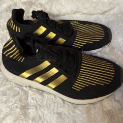 Adidas Sleek Adidas sneakers swift run Size 7wn