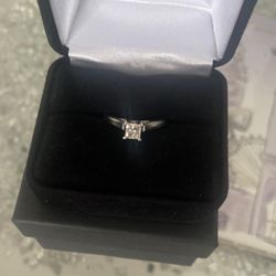 14 K White Gold- Princess cut- Diamond solitaire ring- 