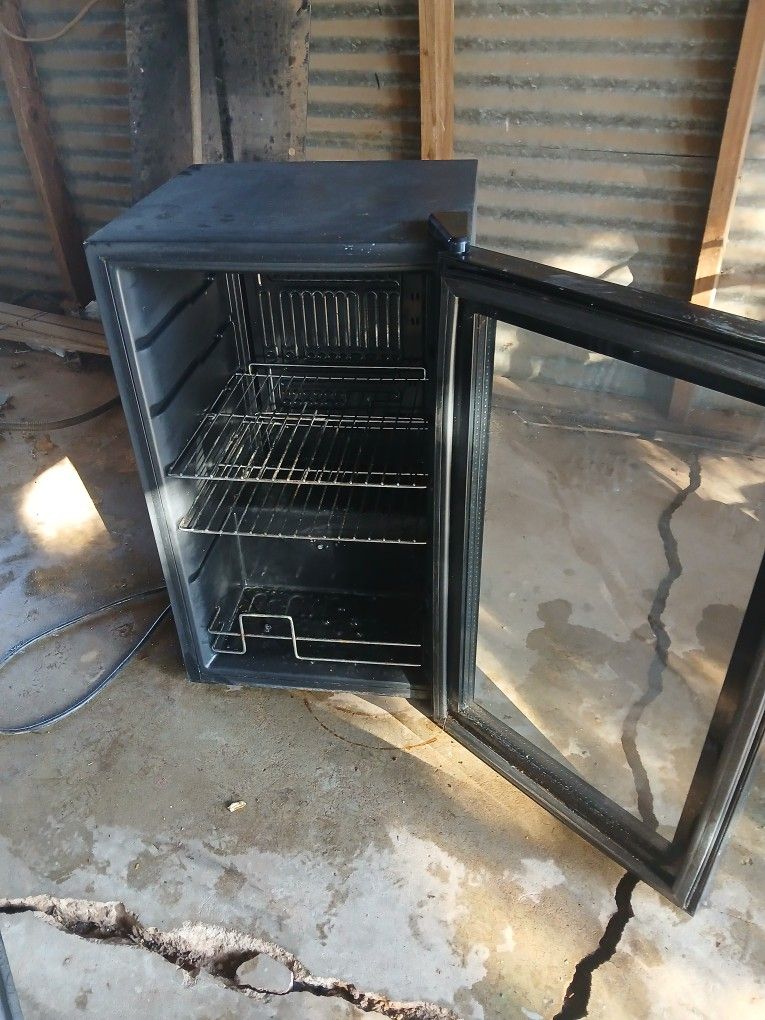 WINE Cooler and Drink Fridge