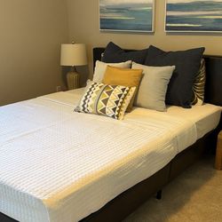 Queen bed with Mattress and Headboard