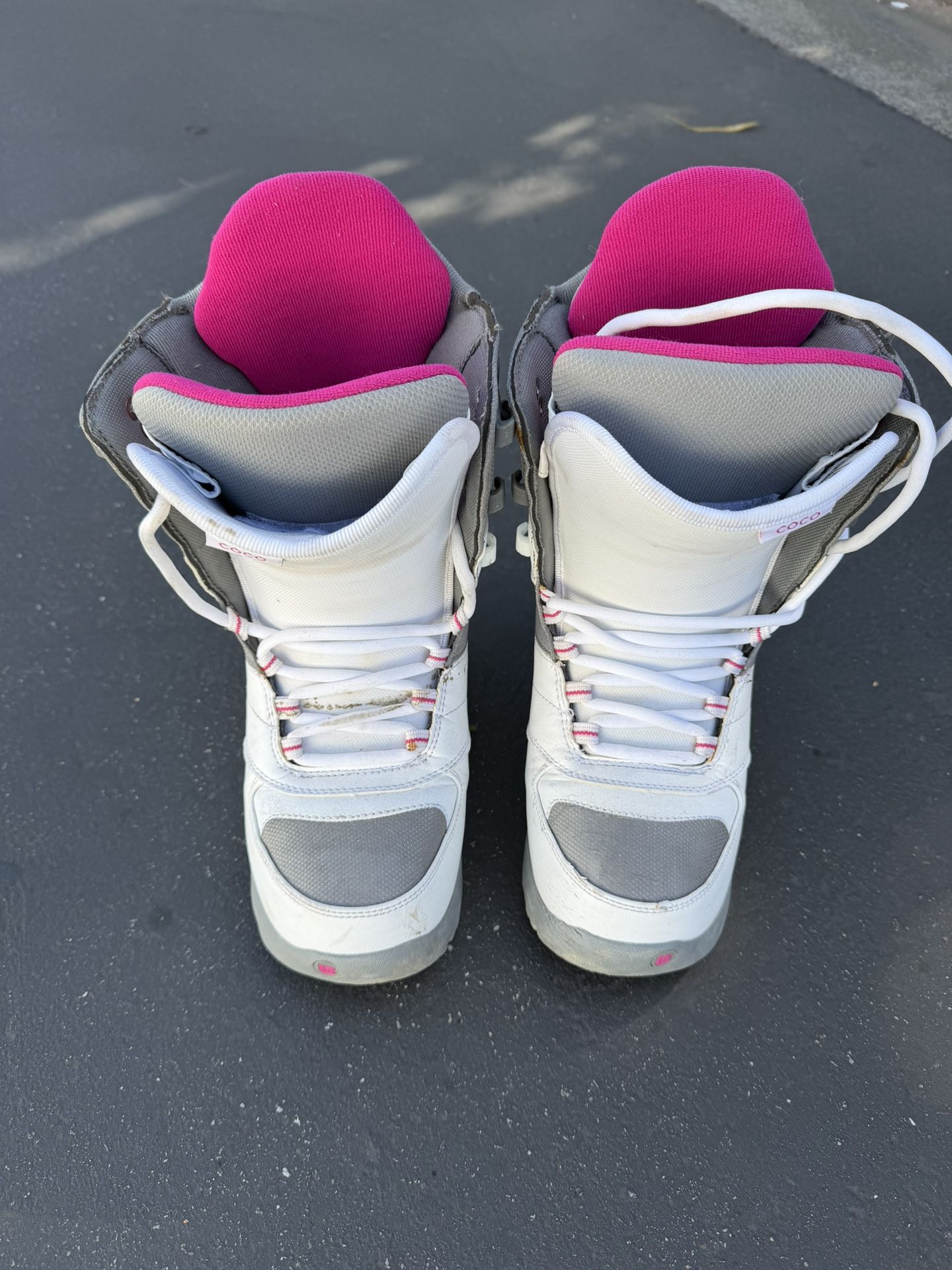 Women’s Burton snowboard Boots Size 9