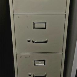Staples 4 Drawer Filing Cabinet