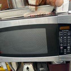 GE countertop microwave.