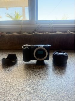 Sony ZV-E10 4K Camera W/ 35mm 1.8 Lens
