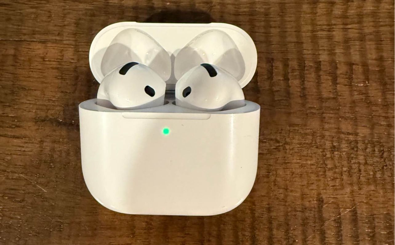 Apple AirPods 4 with Active Noise Cancellation