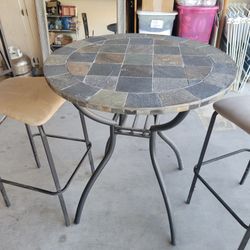 Pub table + 2 high top chairs