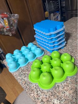WeeSprout Silicone Baby Food Freezer Tray with Clip-on Lid (Bright Green, Ten 1.5 Ounce Sections)