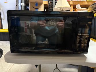 Sunbeam 0.7 cu ft microwave 700 watts