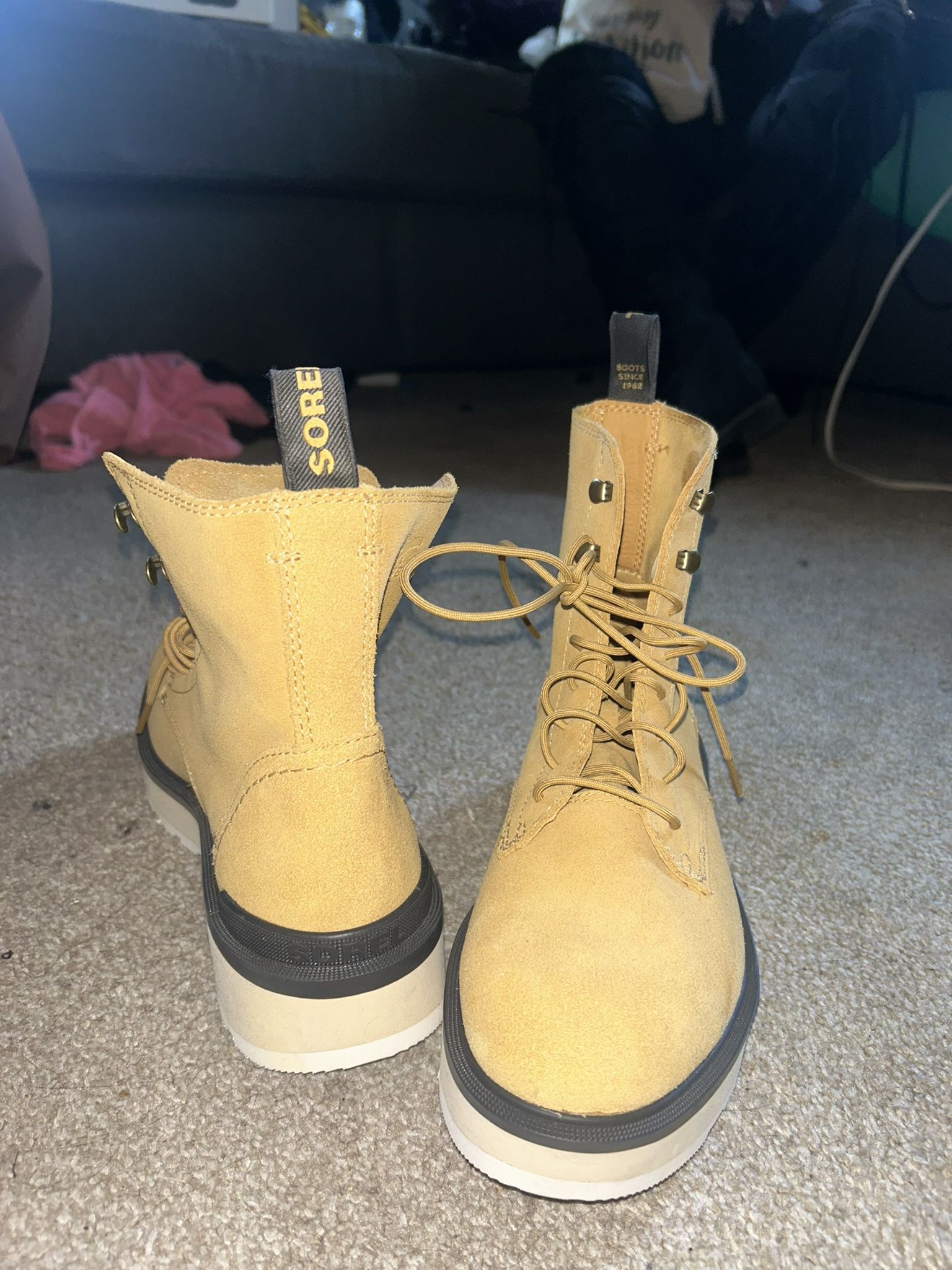 Women’s Sorels 8.5