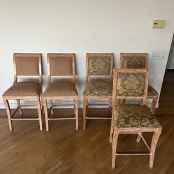 5 Gorgeous Wood Bar Stools 