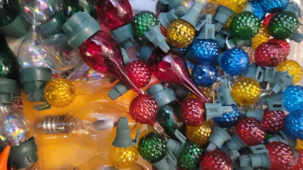 Replacement bulbs for strands of lights