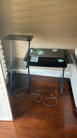 Selling Desk And Chair