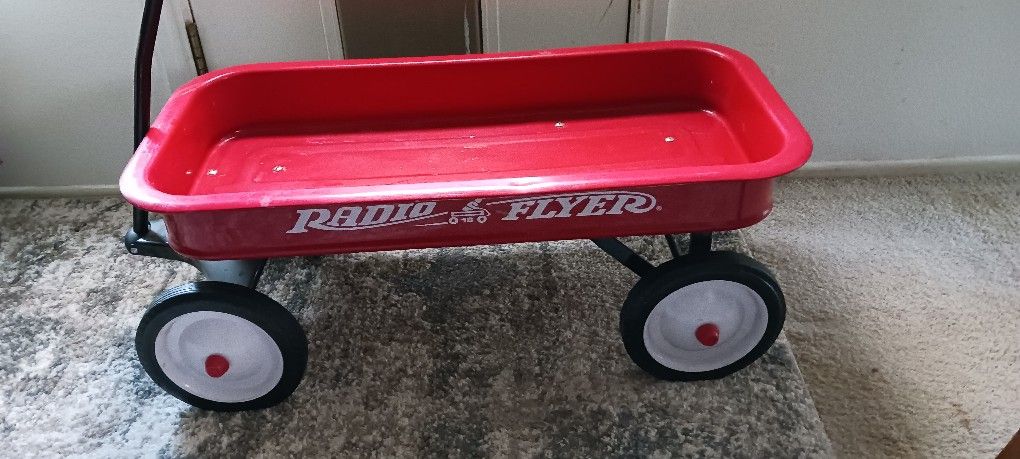 Radio Flyer Red Wagon 171/2" Wide × 36" Long  × 14 1/2" Tall 