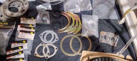 87 TOYOTA NEW TRAIL GEAR AXLE REBUILD KIT FOR KNUCKLES 