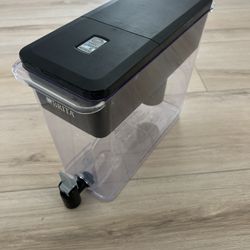 Brita UltraMax 27-Cup Water Filter Dispenser + NEW Filter