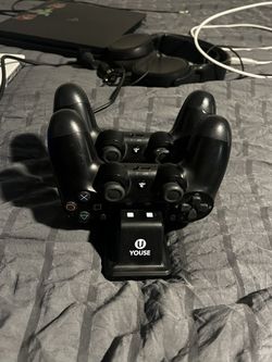 Dualshock Playstation 4 Controllers & Charger Stand