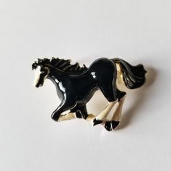 Horse Black And White Equestrian Pin/brooch Pendant