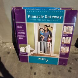 The Pinnacle Gateway is a hands-free, auto close pressure mount gate.