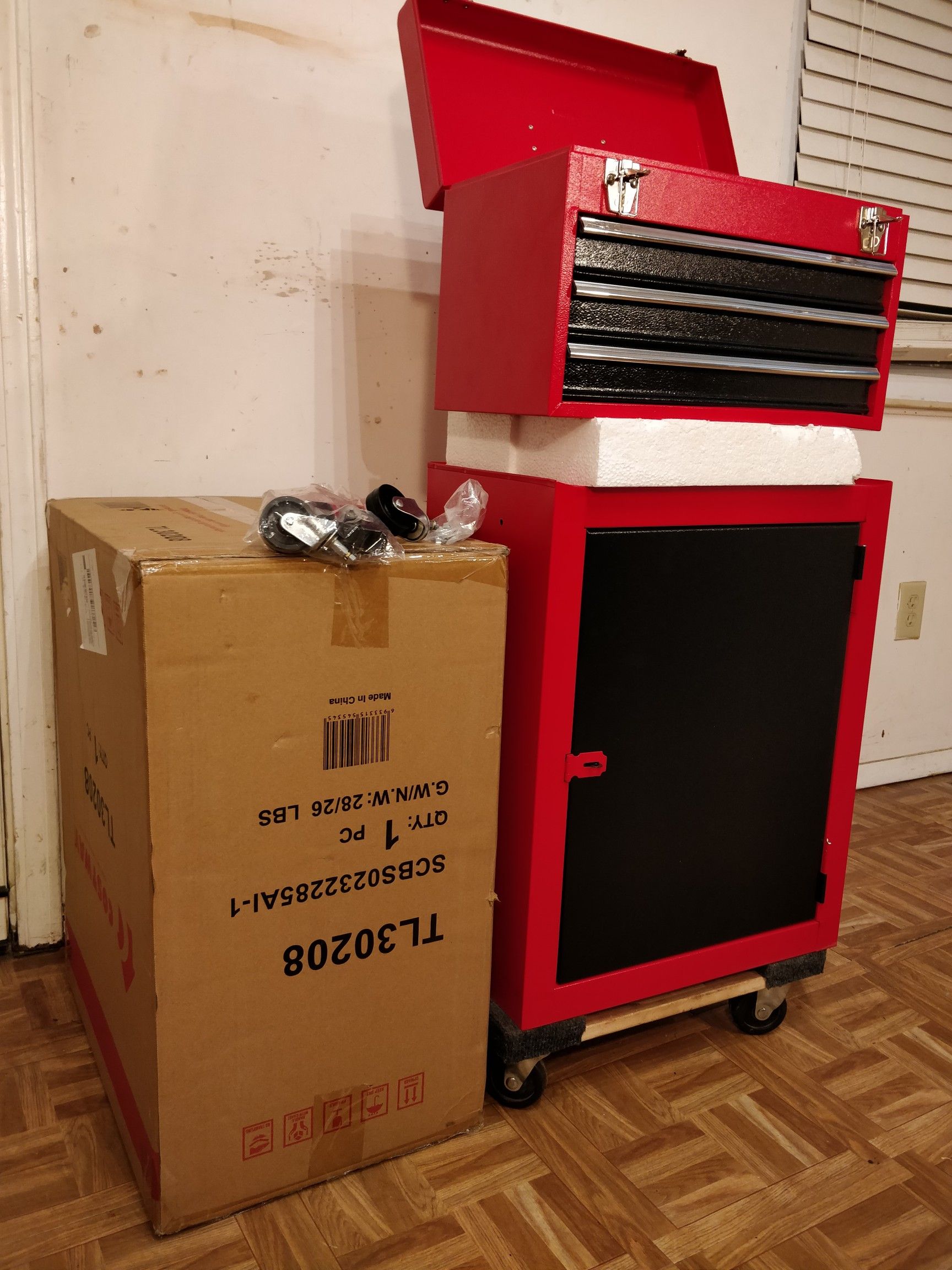 New tool chest / open box tool box never used, 2 pieces with drawers.