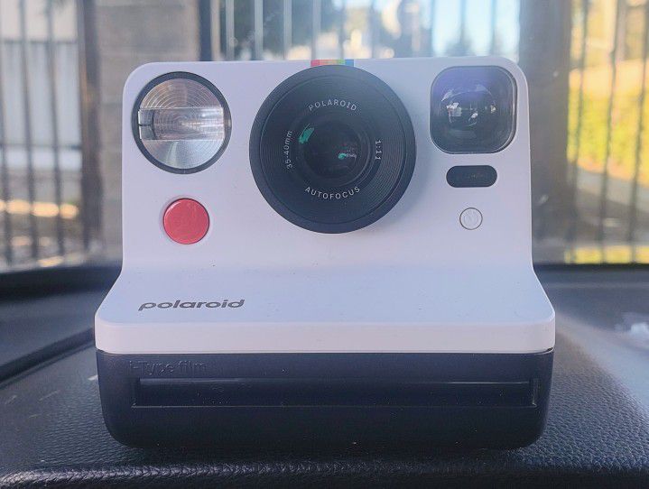 Polaroid Now+ Gen2 (Plus B&W Film Cartridge)