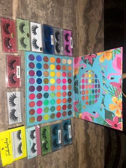 Eye shadow pallet and lash strips