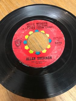 5 old 45 rpm’s; Hello Mudduh Hellow Fadduh, Allen Sherman, The Boll Weevil Song, Brook Benton, Gentlemen Joe’s Sidewalk Cafe, The Status Quo, Jamaic