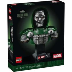 Lego Marvel "Doctor Doom Bust" Set (76345 ) + Dr. Doom Figurine - 379 pcs - NIB