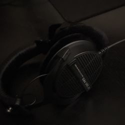 DT 990 Pro Headphones