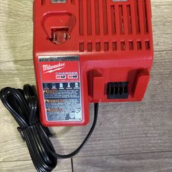 Milwaukee M12 and M18 12-Volt/18-Volt Lithium-Ion Multi-Voltage Battery Charger