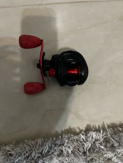 Black max baitcaster reel