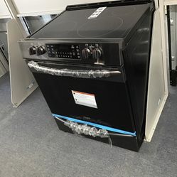New Scratch And Dent Frigidaire Gallery 5 Burner Glass Top Black Stainless Steel Slide In Range. 1 year Warranty 