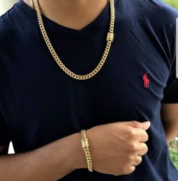 8MM X 24 Diamomd lock Cuban Link Set 14K Gold Plated Doesn't Loses Color